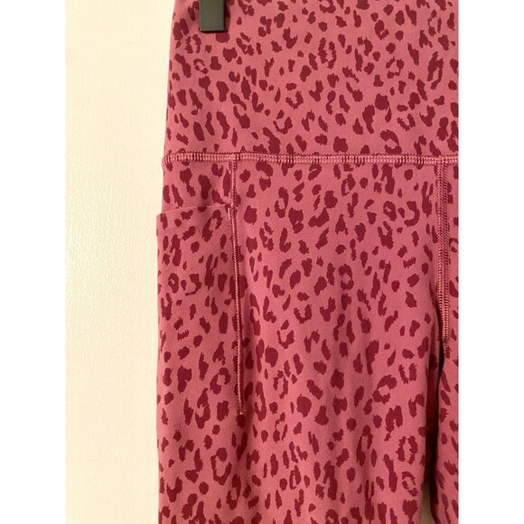 Athleta Salutation Leggings Size Small Petite Stash Pocket 7/8 Tight Leopard - Picture 3 of 7